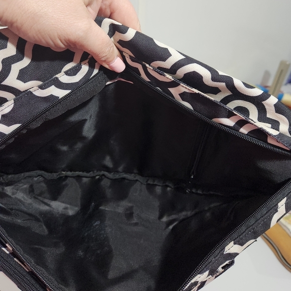 Kavu Black and White Patterned Women's Bag - Picture 3 of 7